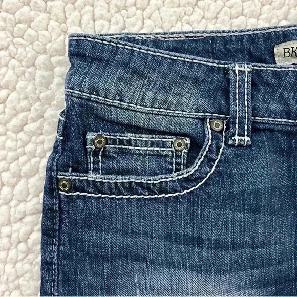 BKE Lowrise Stella V-Cut Stretch Slim Fit Hand Sanded Fray Denim Shorts Size 25 - Picture 9 of 15